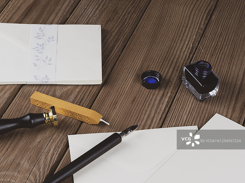 情书、墨水和钢笔图片素材