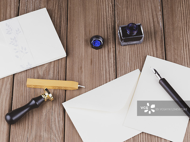 情书、墨水和钢笔图片素材