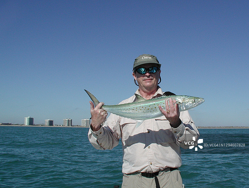 佛罗里达州东海岸渔民捕获大西洋鲭鱼图片素材