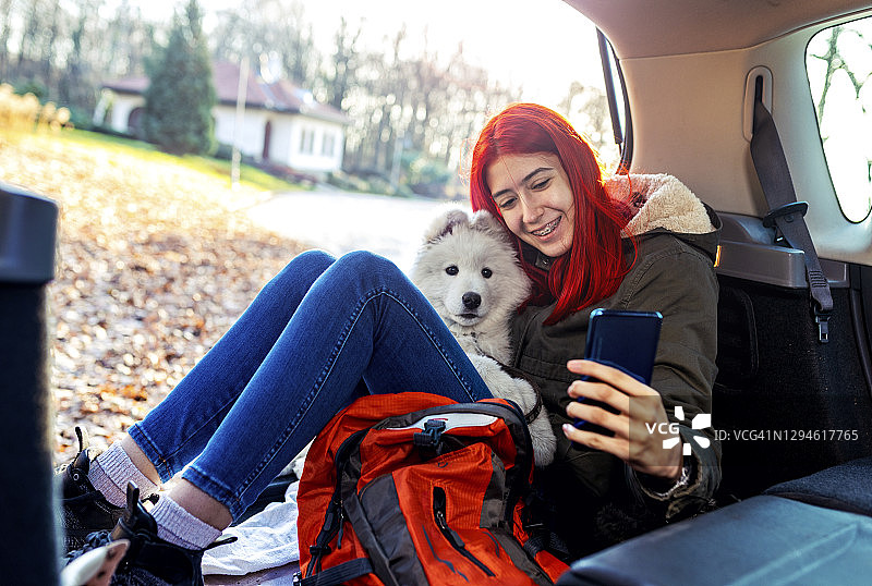 与挚友的冒险之旅图片素材