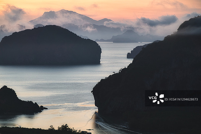 泰国普吉岛攀牙湾的早晨鸟瞰图图片素材