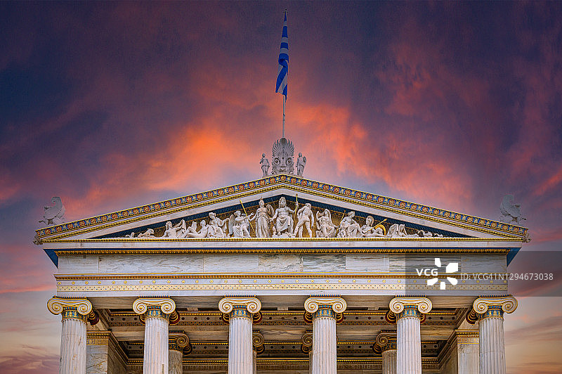 古希腊主题多人物山花雕塑和希腊国旗图片素材