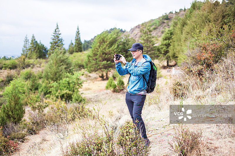 徒步者拍摄风景图片素材