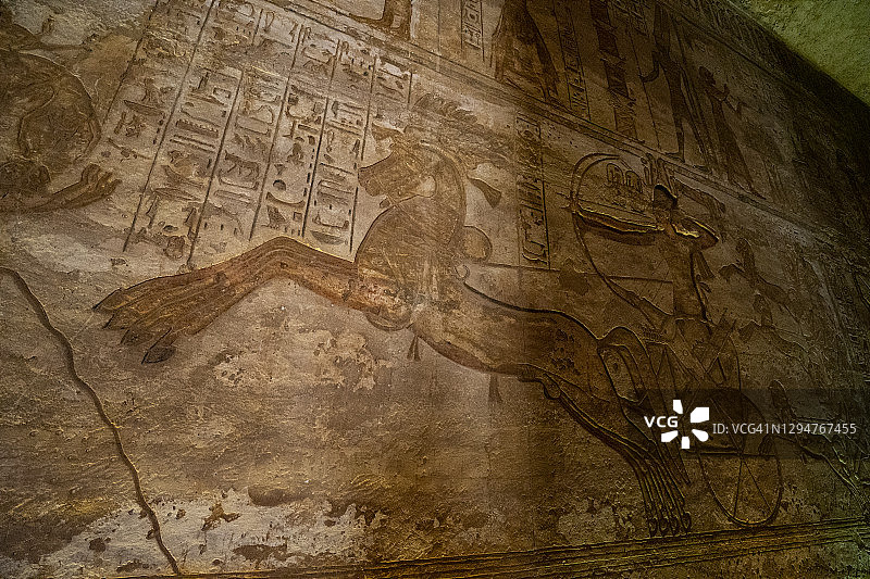 阿布辛贝神庙内的石雕：法老拉美西斯二世大战赫梯帝国（埃及阿斯旺附近）图片素材