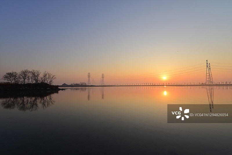 韩国大阜岛，始华湖的日出景色图片素材