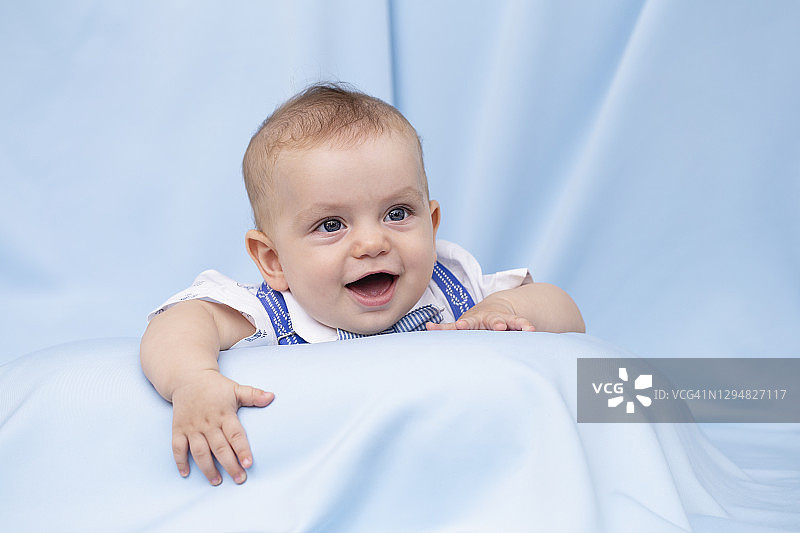 蓝眼睛的婴儿图片素材