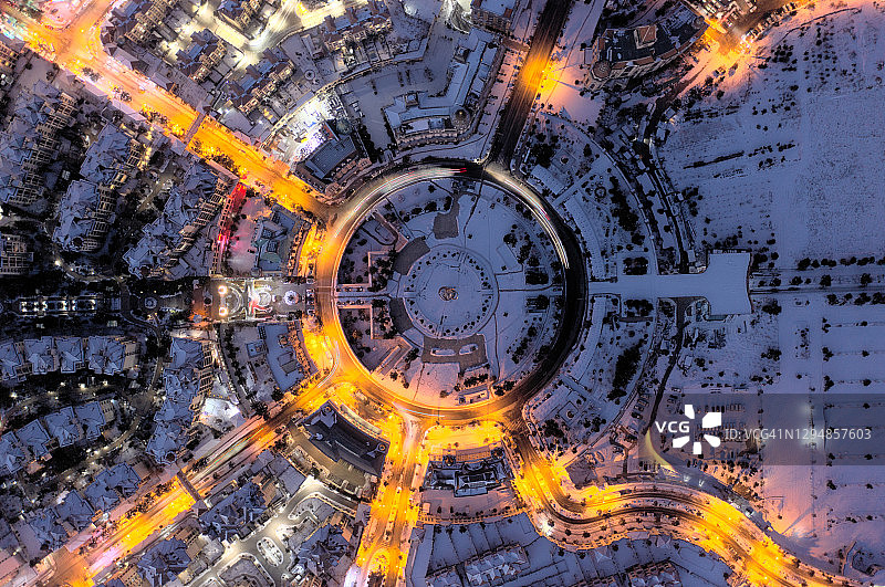 雪后环岛交通夜景图片素材