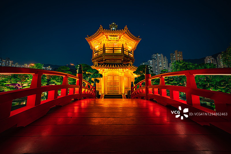 香港志莲净苑南莲园池的圆满阁图片素材