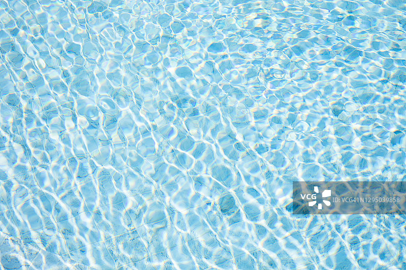 游泳池中的波纹水图片素材