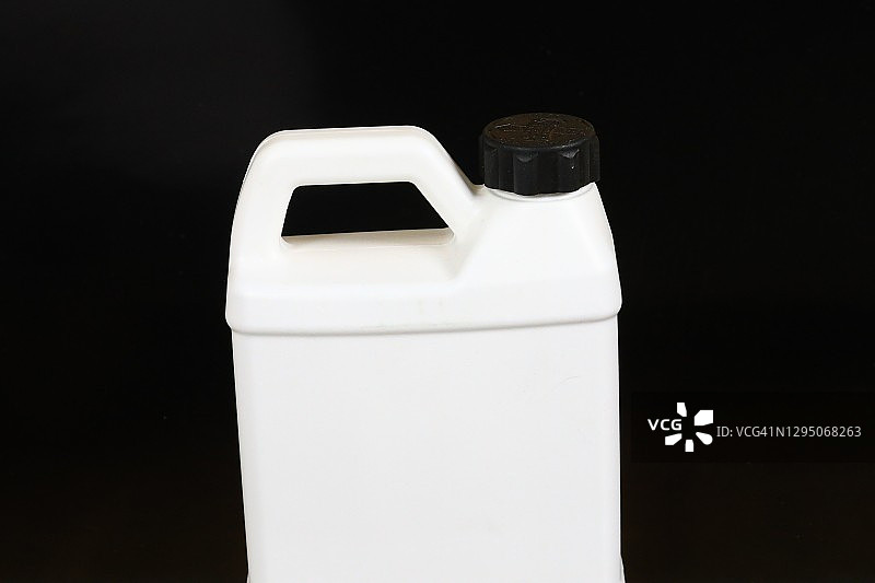 车辆防冻液塑料瓶图片素材