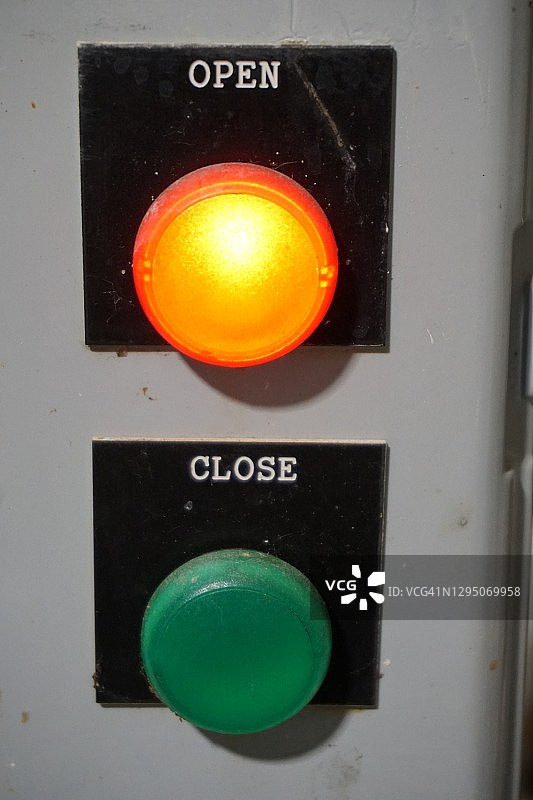 车库门开启关闭按钮和指示灯图片素材