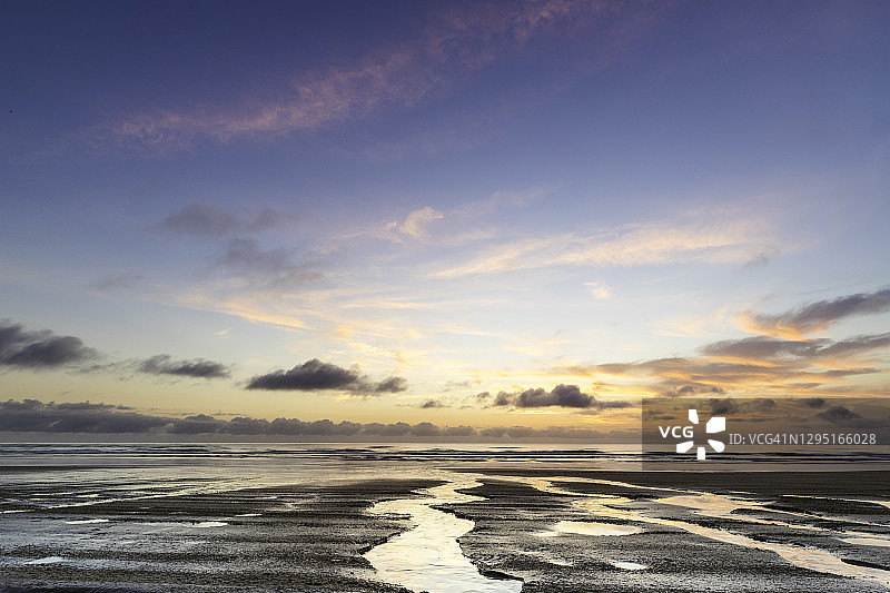 海滩上的日出图片素材