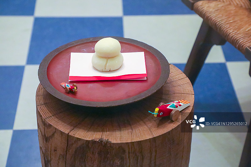 装饰在入口处的镜饼图片素材