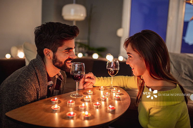 情人节浪漫居家约会图片素材