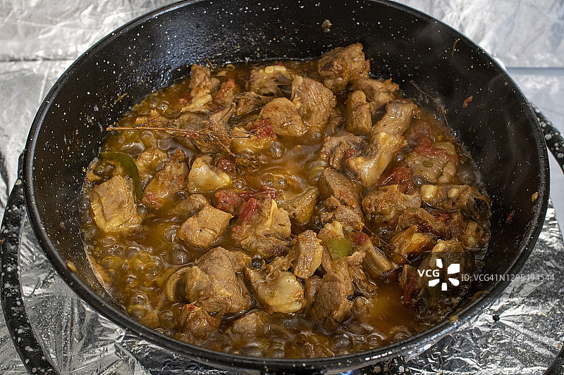 地中海传统美食：卡尔德雷塔羊肉炖图片素材