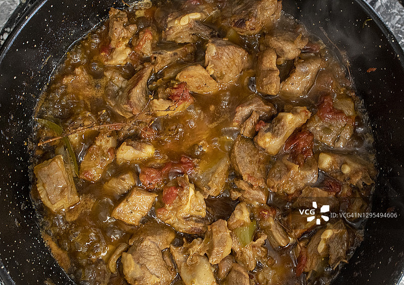 地中海传统美食：卡尔德雷塔羊肉炖图片素材