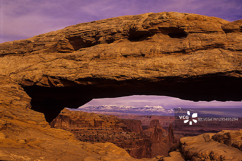 峡谷地国家公园的梅萨拱门，犹他州图片素材