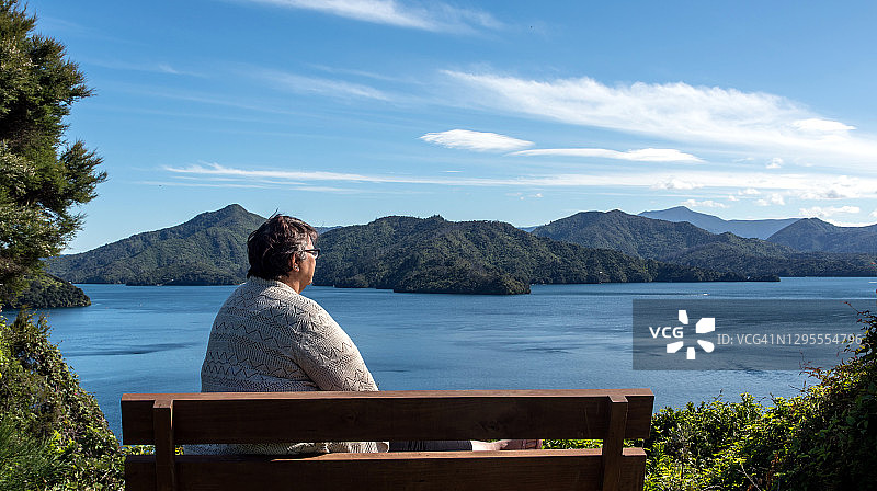 在思想深处图片素材