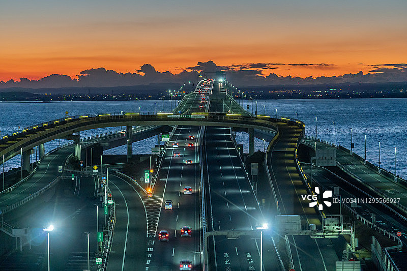 日本千叶县的城市海上高速公路图片素材