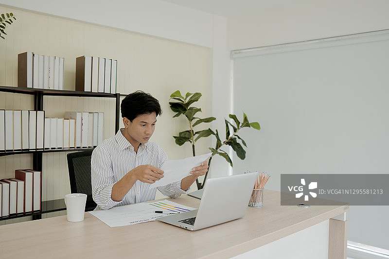 人力资源经理选择新员工图片素材