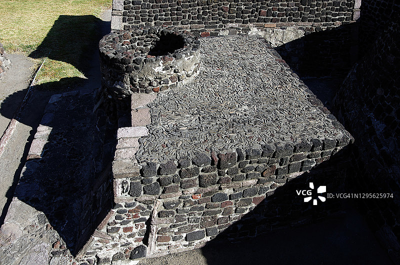 墨西哥特拉特洛尔科三文化广场的羽蛇神庙遗址图片素材