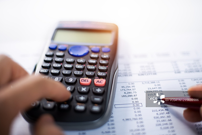会计、账户、计算器和笔图片素材