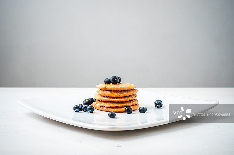 蓝莓枫糖燕麦煎饼图片素材