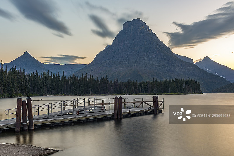 双 medicine 湖的黄昏图片素材