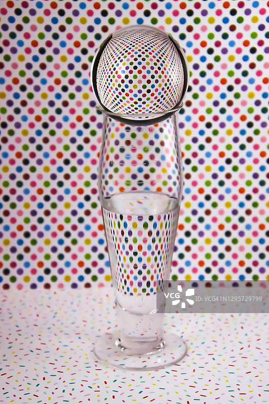 波点玻璃图片素材