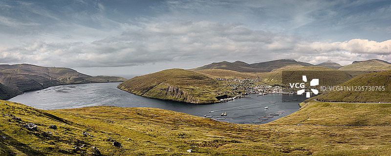 法罗群岛斯特莱默岛韦斯特曼纳峡湾和港口全景图片素材
