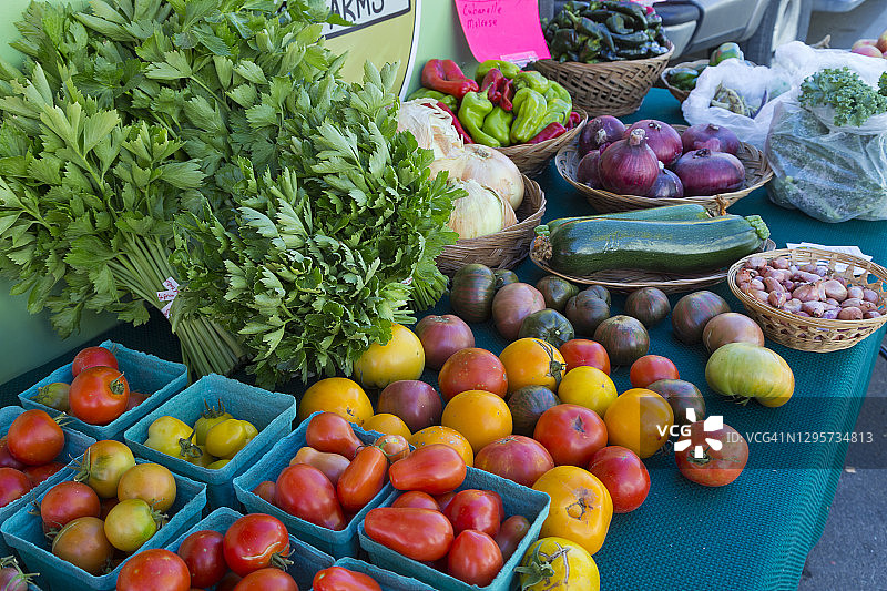 农贸市场上的食材背景图片素材