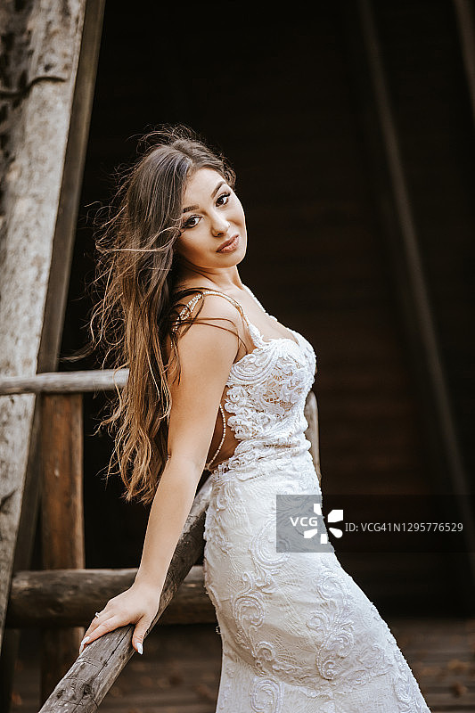 户外美丽的新娘图片素材