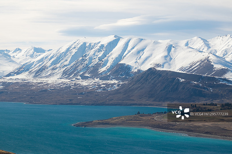 特卡波湖群山图片素材