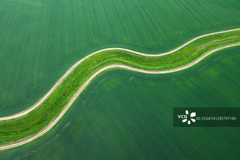 春季田野鸟瞰图图片素材