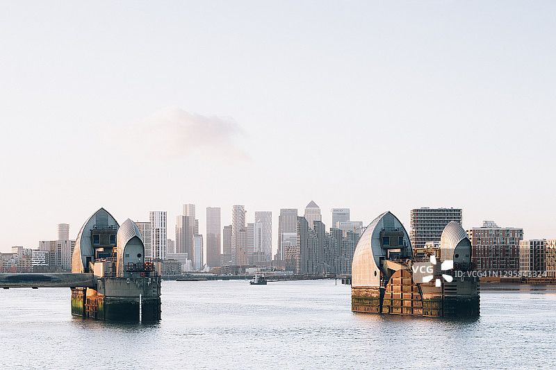 伦敦金丝雀码头天际线日落图片素材