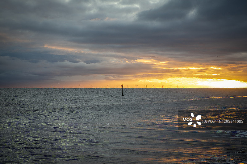 冬天太阳升起图片素材