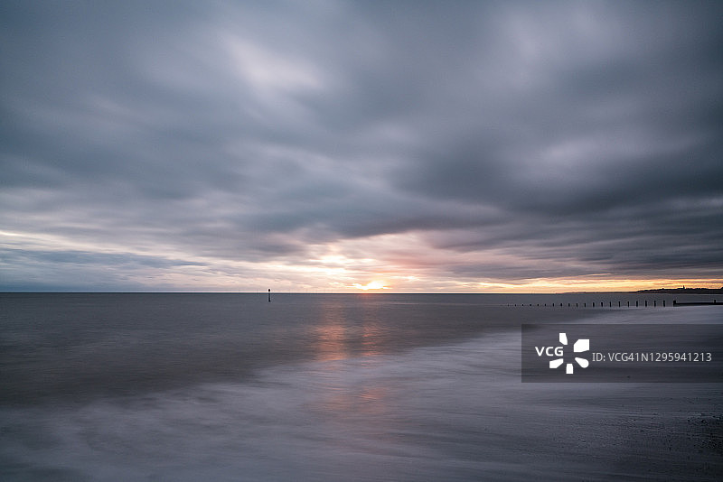 冬天太阳升起图片素材