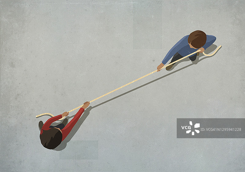 情侣拔河比赛图片素材