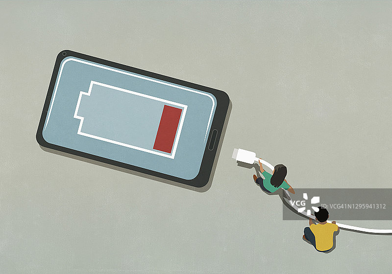 男人和女人给智能手机充电图片素材