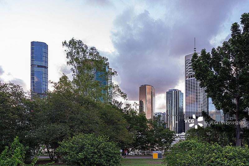 从袋鼠角公园看布里斯班摩天大楼图片素材