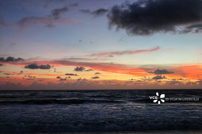贝拉瓦海滩上的美丽日落图片素材