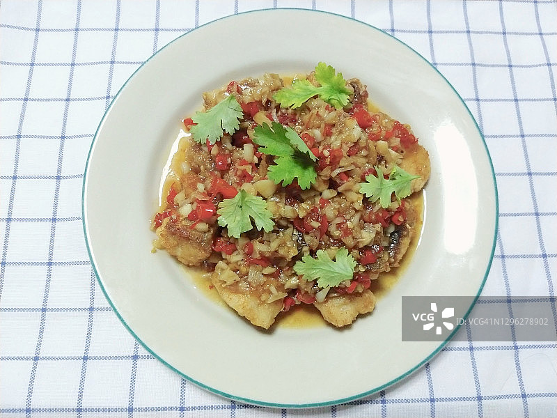 香辣脆皮鲈鱼图片素材