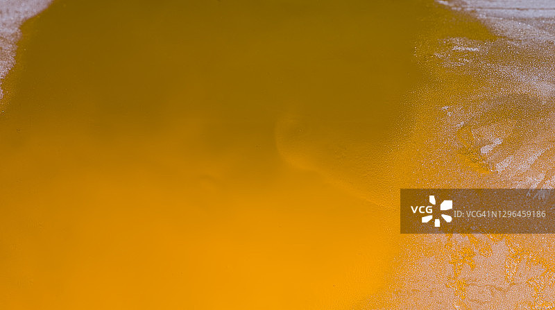 黄色液体冷冻特写图片素材