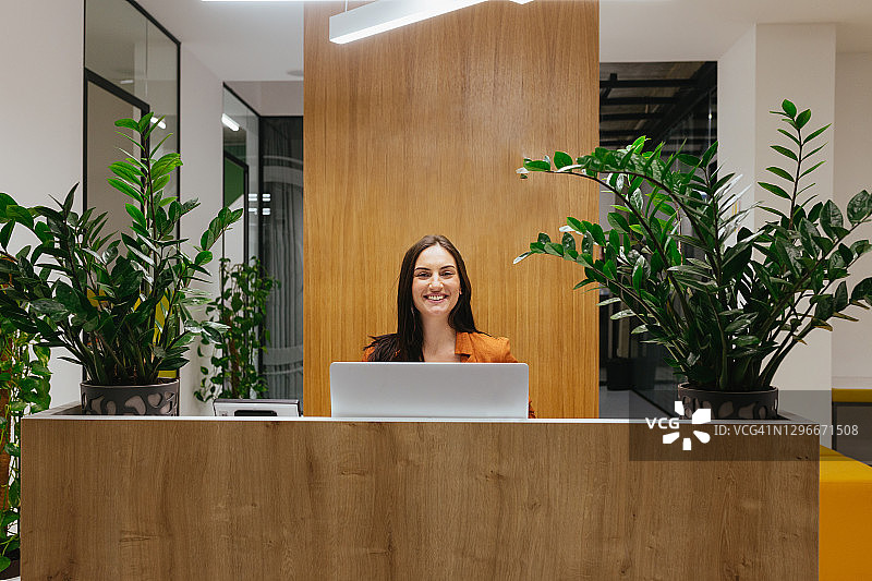 女大堂接待员的肖像图片素材