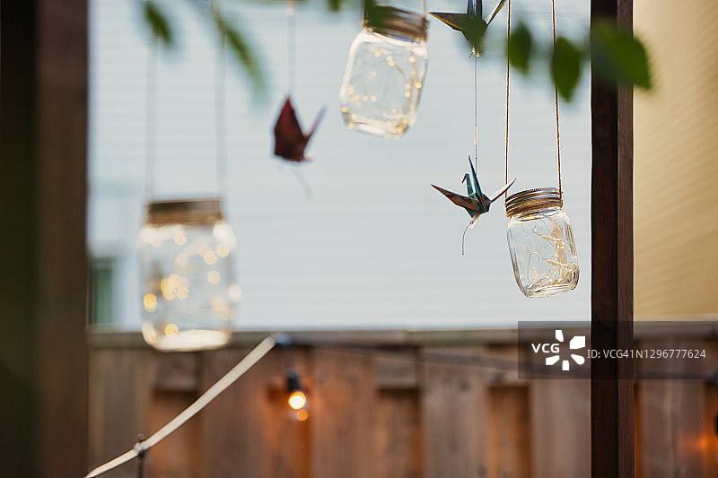 罐子与纸鹤之光图片素材