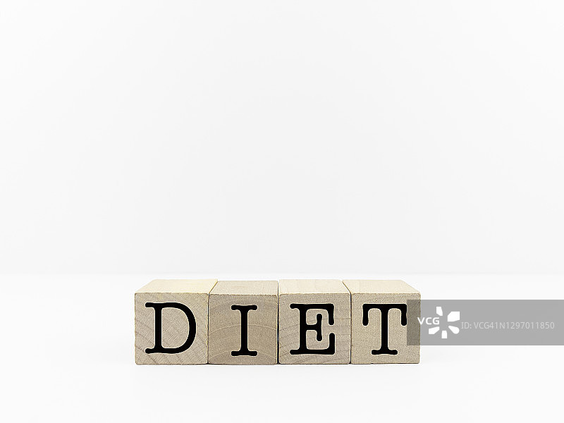 木块上的饮食文字概念图片素材