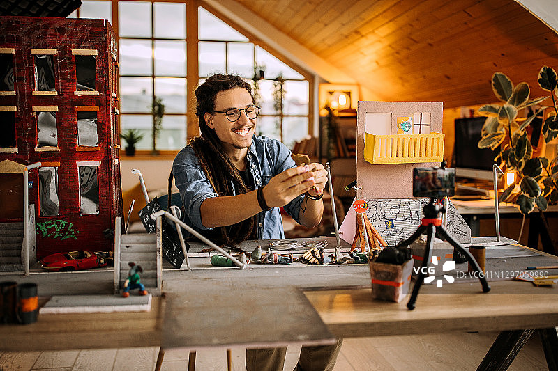定格动画艺术家在线教授黏土模型制作图片素材