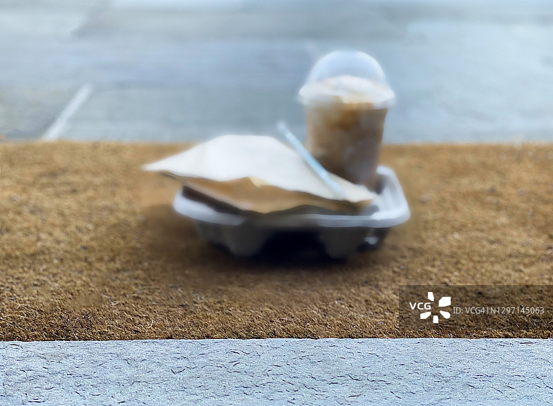 咖啡休息：咖啡饮品和小吃外送图片素材