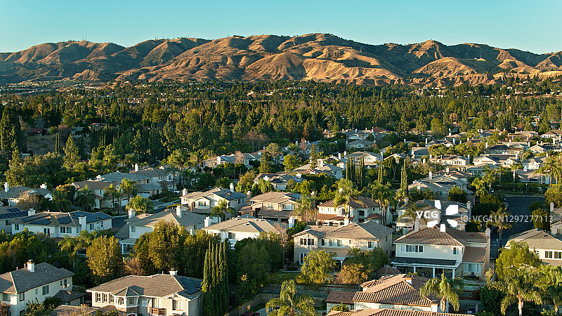 无人机视角：加州北岭独栋住宅图片素材