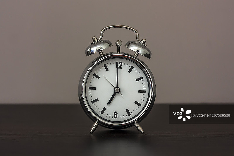 设定在七点的闹钟图片素材